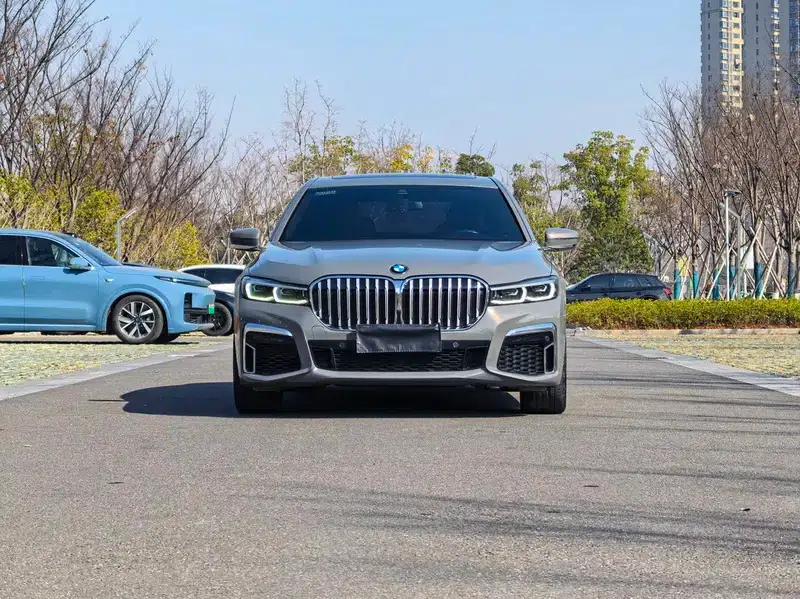 2021 BMW 7 Series 740Li Leading Edition M Sport Package — миниатюра 2