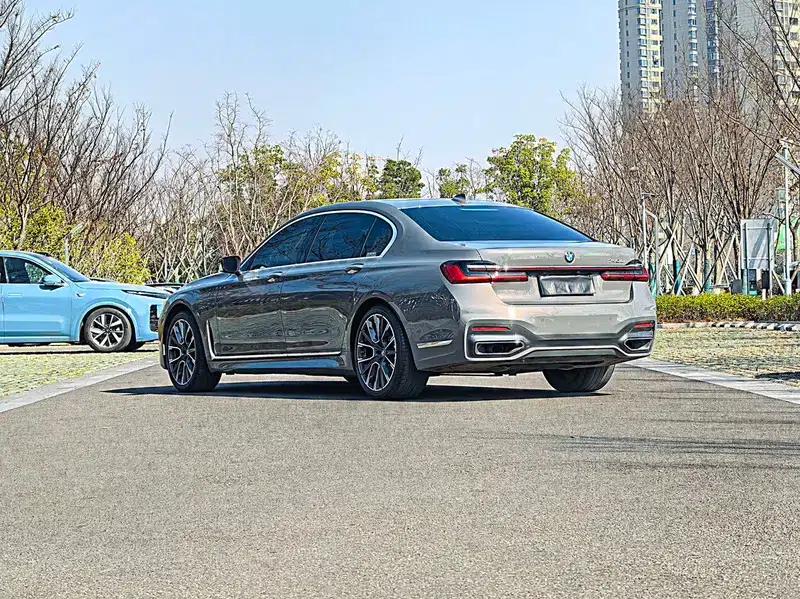 2021 BMW 7 Series 740Li Leading Edition M Sport Package — миниатюра 4