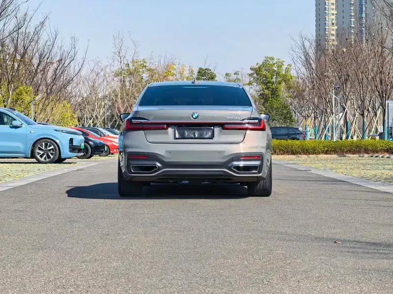 2021 BMW 7 Series 740Li Leading Edition M Sport Package — миниатюра 5