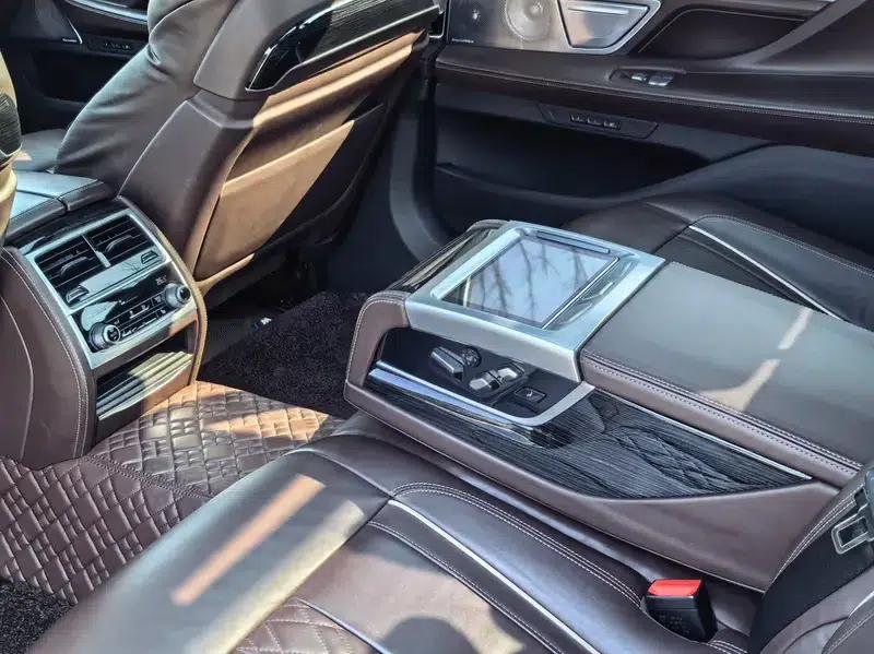 2021 BMW 7 Series 740Li Leading Edition M Sport Package — миниатюра 7