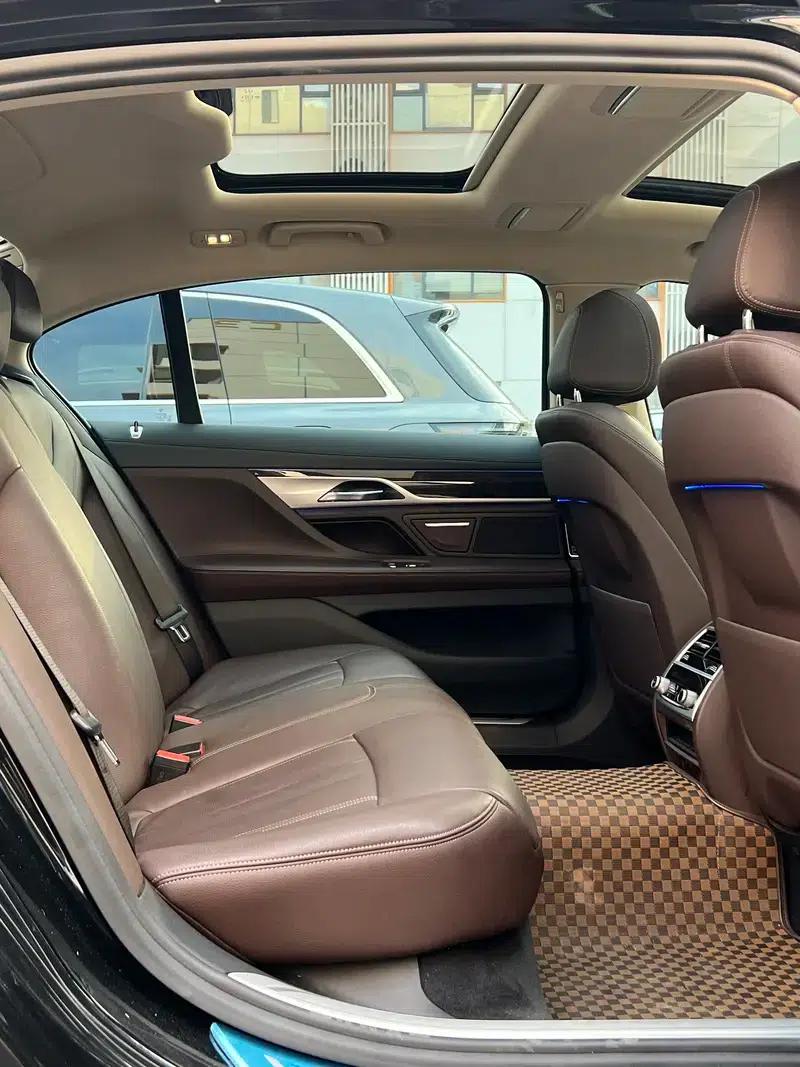 2018 BMW 7 Series 730Li Leading Excellence Package — миниатюра 6