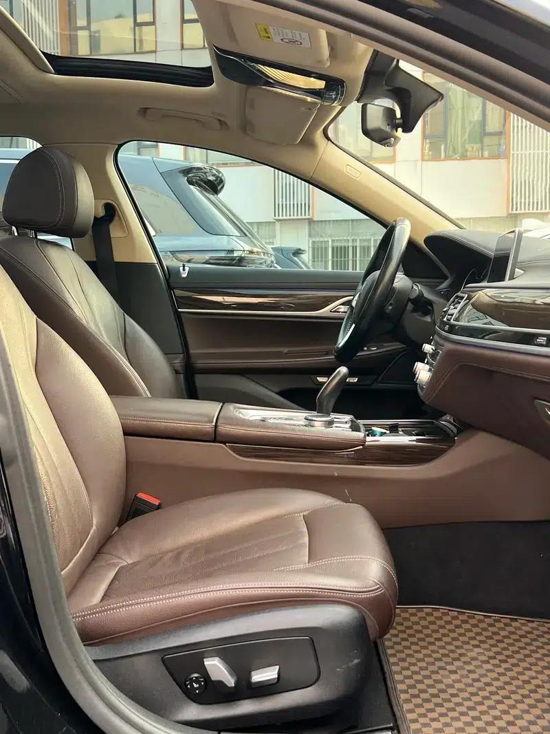 2018 BMW 7 Series 730Li Leading Excellence Package — миниатюра 9