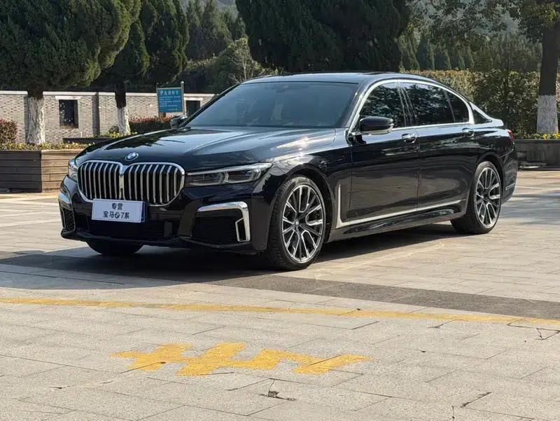 2019 BMW 7 Series 740Li Luxury M Sport Package — миниатюра 1