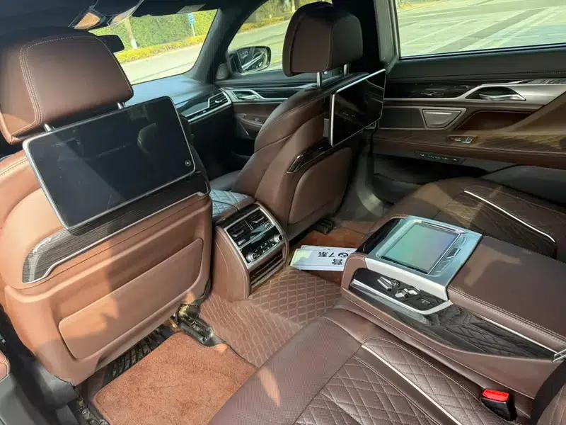 2019 BMW 7 Series 740Li Luxury M Sport Package — миниатюра 11