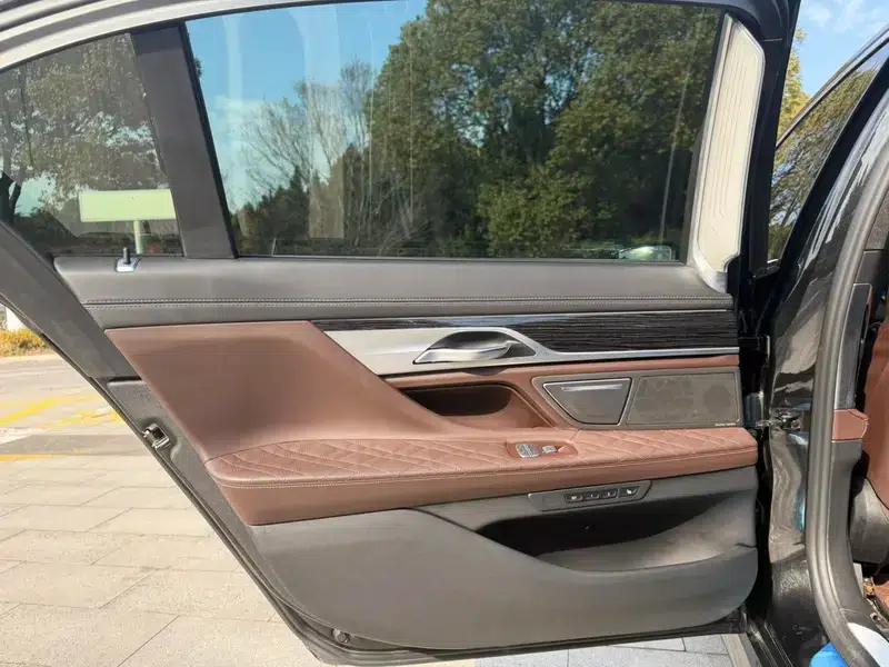 2019 BMW 7 Series 740Li Luxury M Sport Package — миниатюра 12