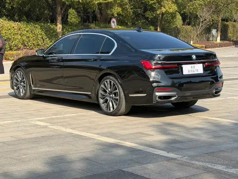 2019 BMW 7 Series 740Li Luxury M Sport Package — миниатюра 5