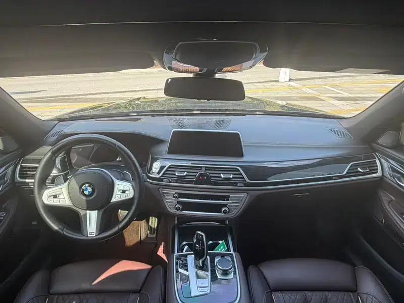 2019 BMW 7 Series 740Li Luxury M Sport Package — миниатюра 8