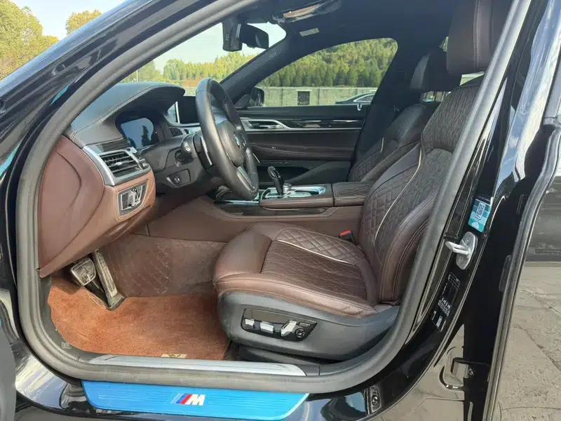 2019 BMW 7 Series 740Li Luxury M Sport Package — миниатюра 9