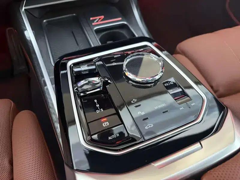 2023 BMW 7 Series 740Li Luxury M Sport Package — миниатюра 11