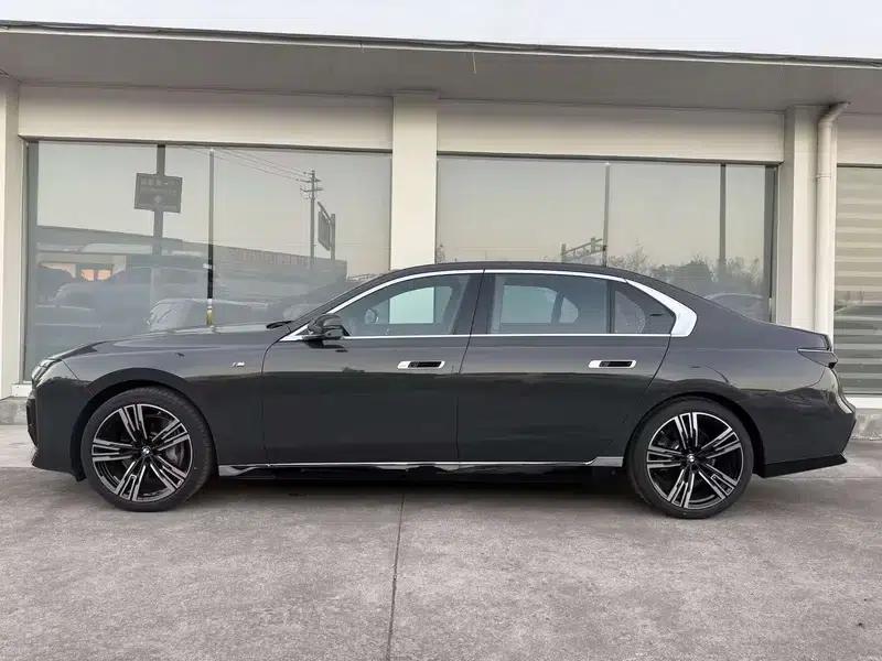 2023 BMW 7 Series 740Li Luxury M Sport Package — миниатюра 3