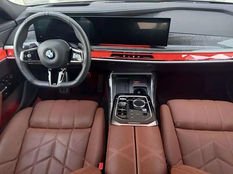 2023 BMW 7 Series 740Li Luxury M Sport Package — миниатюра 8