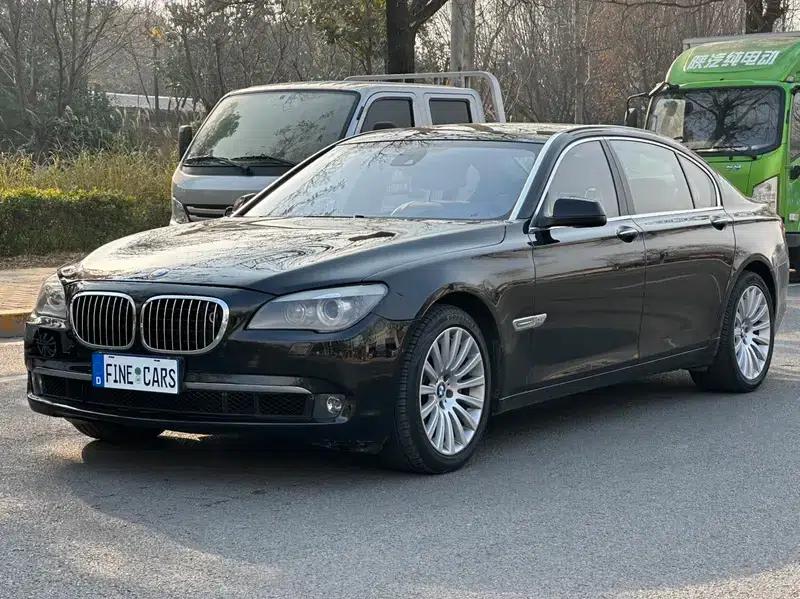 2010 BMW 7 Series 760Li — миниатюра 1