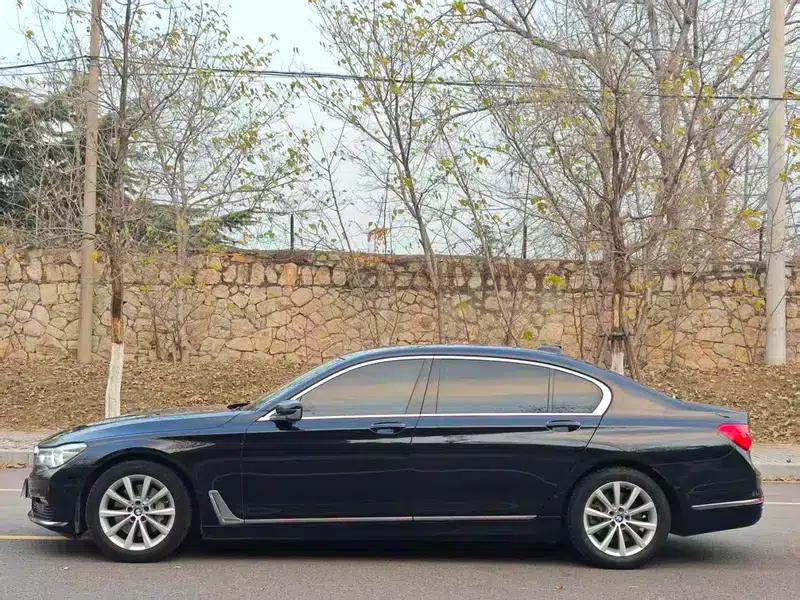 2017 BMW 7 Series 730Li Leading Edition — миниатюра 3