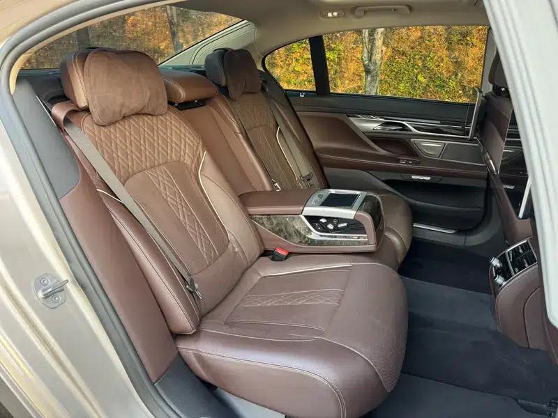 2018 BMW 7 Series 730Li Luxury Package — миниатюра 26