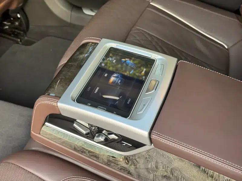 2018 BMW 7 Series 730Li Luxury Package — миниатюра 10