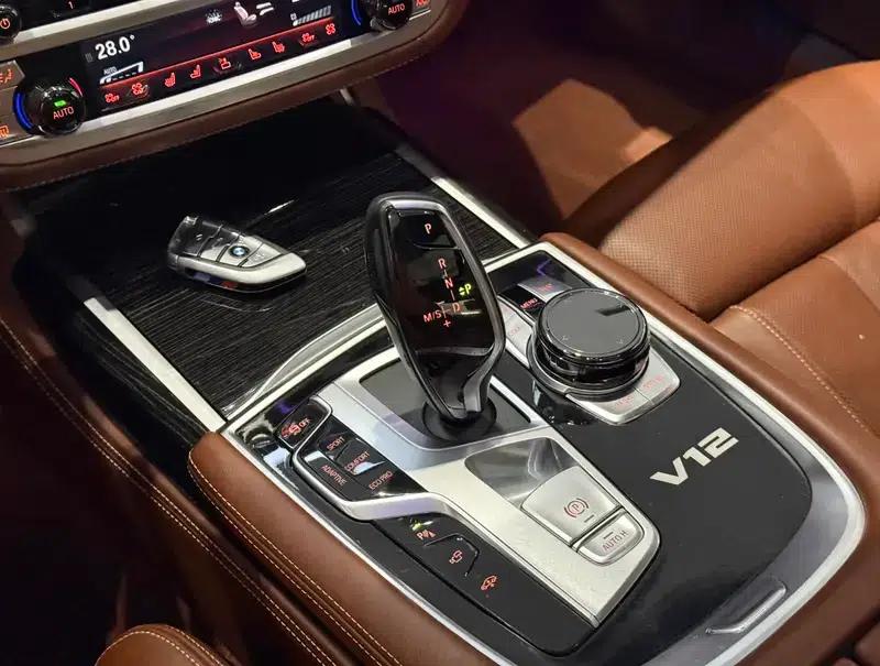 2017 BMW 7 Series M760Li xDrive — миниатюра 13