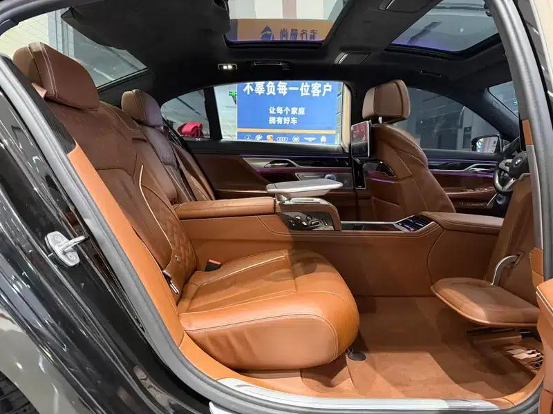 2017 BMW 7 Series M760Li xDrive — миниатюра 16