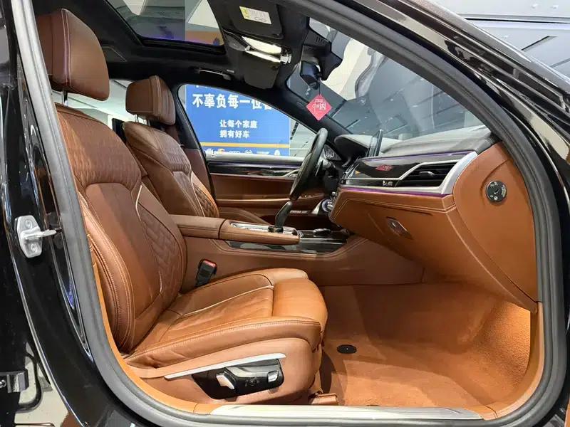 2017 BMW 7 Series M760Li xDrive — миниатюра 18
