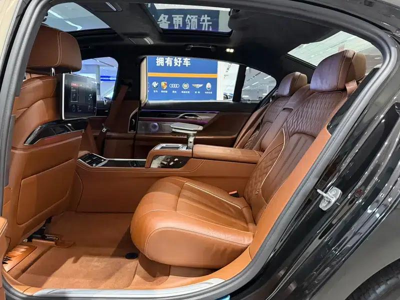 2017 BMW 7 Series M760Li xDrive — миниатюра 19