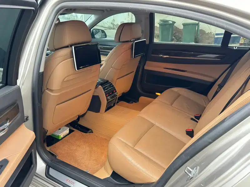 2013 BMW 7 Series 740Li Leading Edition — миниатюра 10