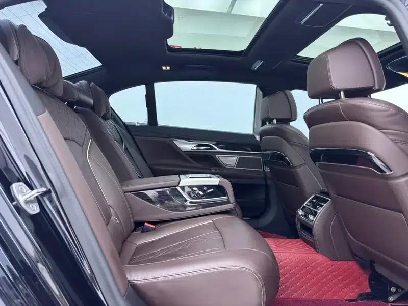 2021 BMW 7 Series 730Li M Sport Package — миниатюра 24