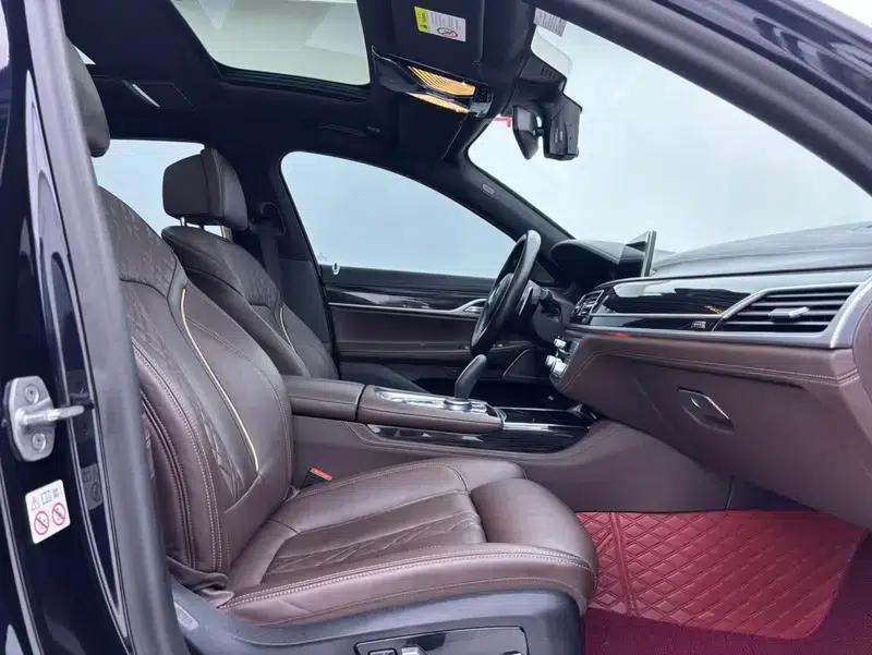 2021 BMW 7 Series 730Li M Sport Package — миниатюра 25