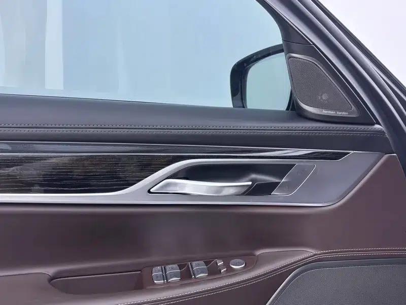 2021 BMW 7 Series 730Li M Sport Package — миниатюра 10