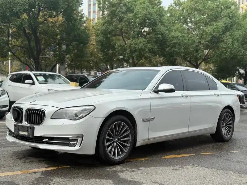 BMW 7 Series 2013 730Li Leading Edition — миниатюра 1
