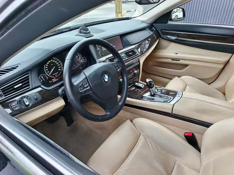 BMW 7 Series 2009 730Li Luxury — миниатюра 21
