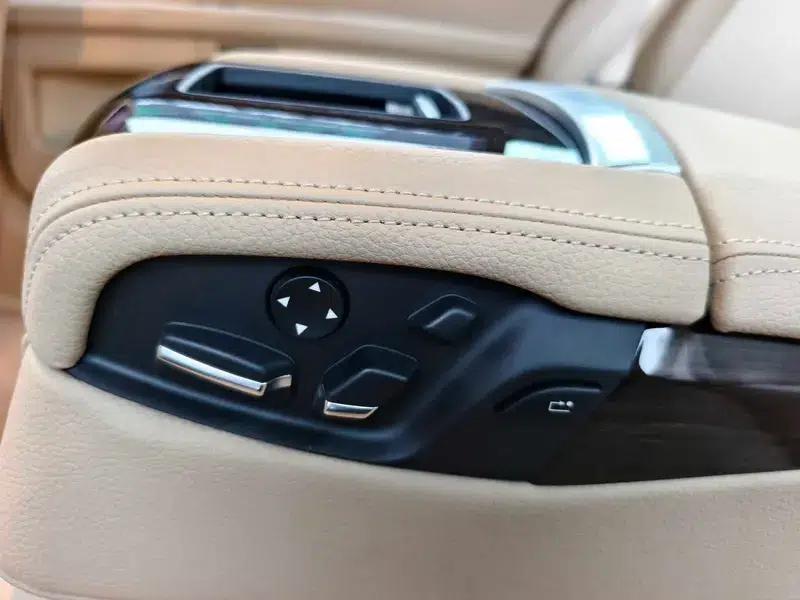 BMW 7 Series 2009 730Li Luxury — миниатюра 9