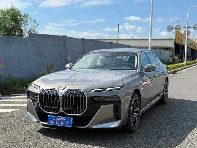 2023 BMW 7 Series 735Li M Sport Package — миниатюра 1