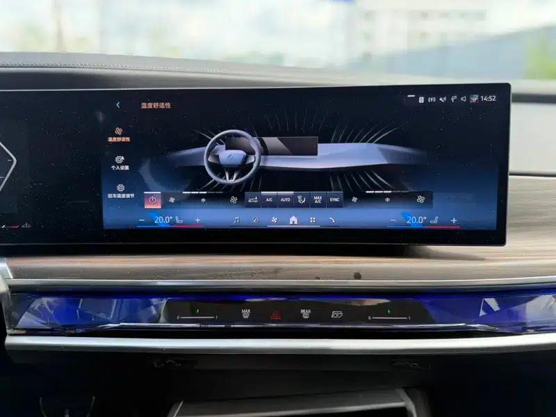 2023 BMW 7 Series 735Li M Sport Package — миниатюра 11