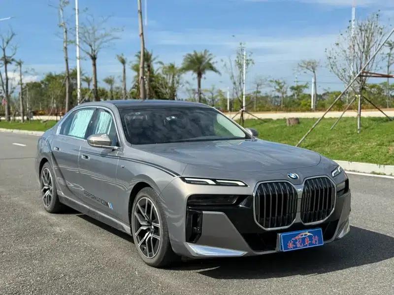 2023 BMW 7 Series 735Li M Sport Package — миниатюра 3
