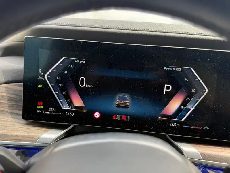 2023 BMW 7 Series 735Li M Sport Package — миниатюра 21