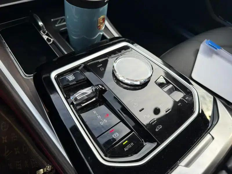 2023 BMW 7 Series 735Li M Sport Package — миниатюра 23
