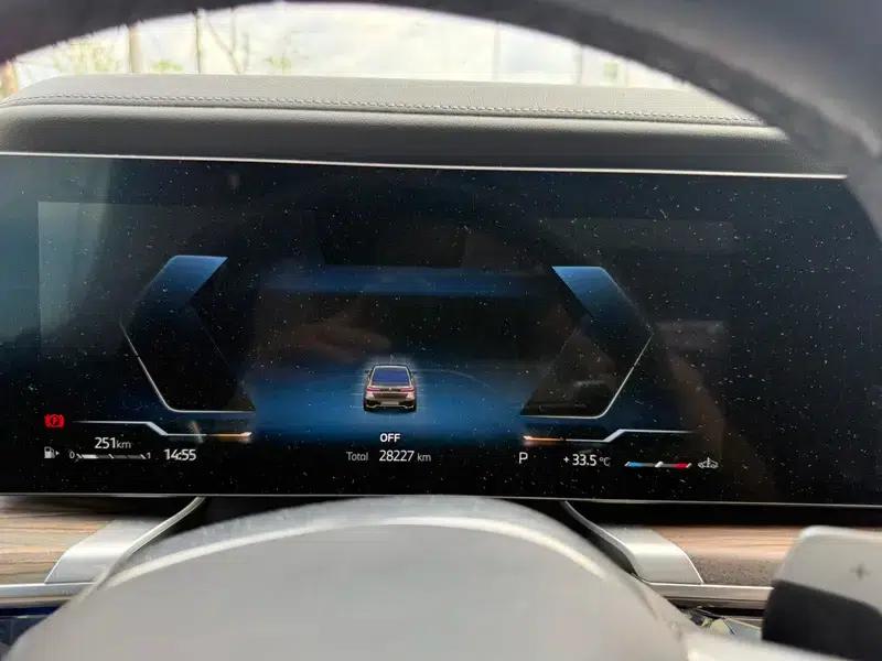2023 BMW 7 Series 735Li M Sport Package — миниатюра 24