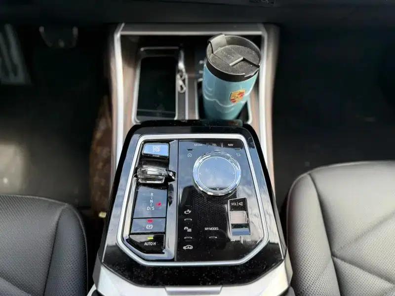 2023 BMW 7 Series 735Li M Sport Package — миниатюра 25