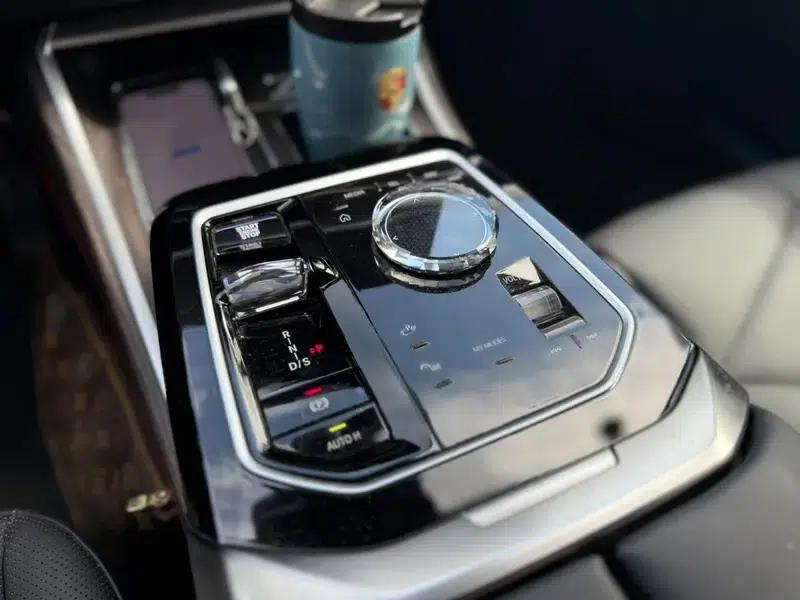 2023 BMW 7 Series 735Li M Sport Package — миниатюра 26