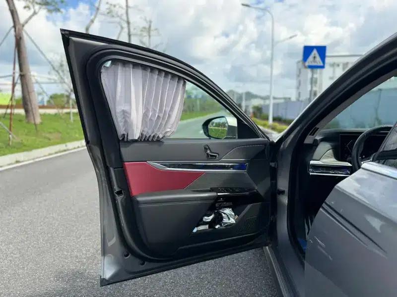 2023 BMW 7 Series 735Li M Sport Package — миниатюра 33