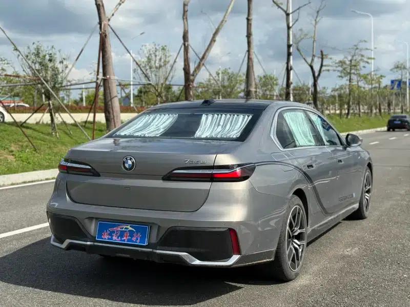 2023 BMW 7 Series 735Li M Sport Package — миниатюра 6