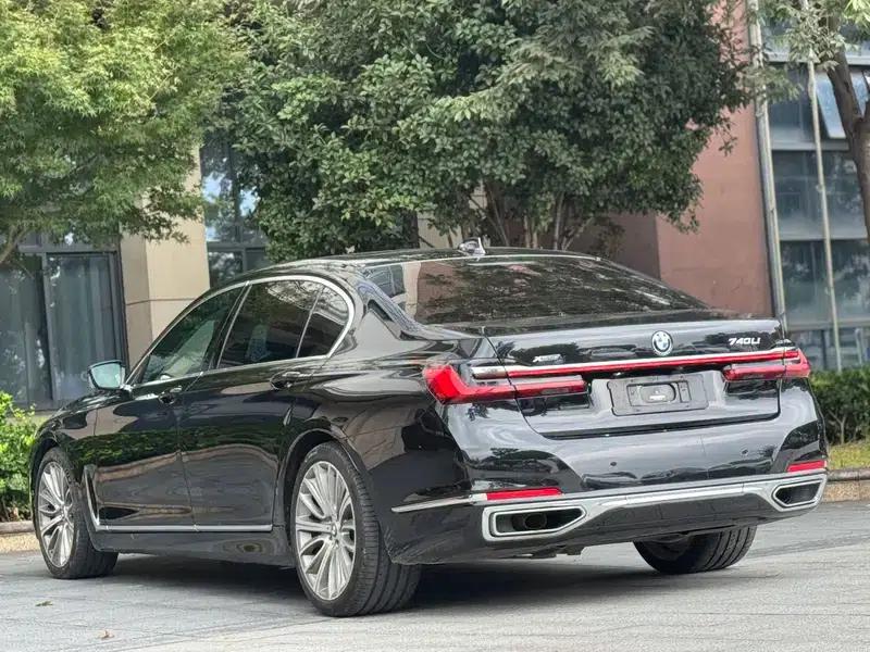 2021 BMW 7 Series 740Li Leading Edition M Sport Package — миниатюра 4