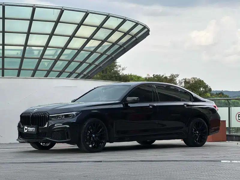 2019 BMW 7 Series 740Li Leading Edition M Sport Package — миниатюра 1