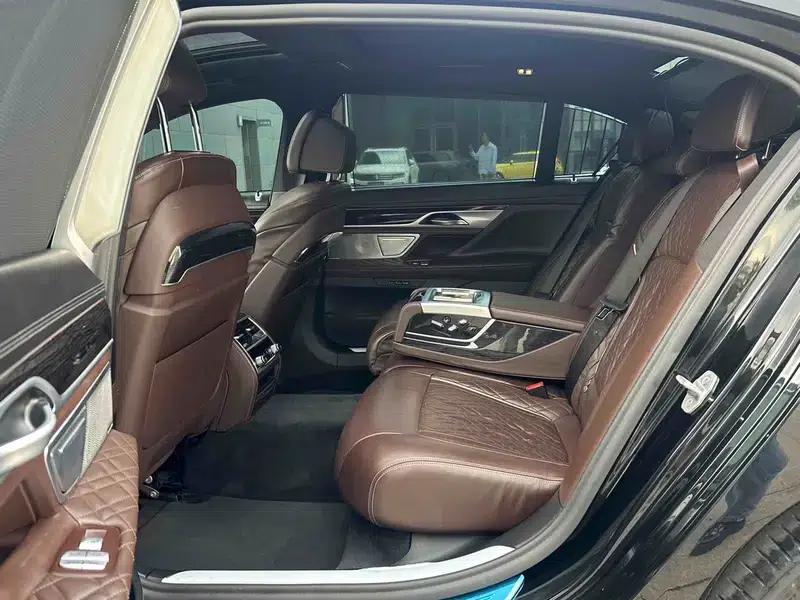 2019 BMW 7 Series 740Li Leading Edition M Sport Package — миниатюра 11