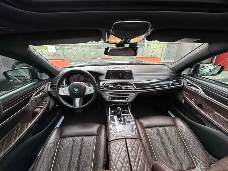 2019 BMW 7 Series 740Li Leading Edition M Sport Package — миниатюра 8