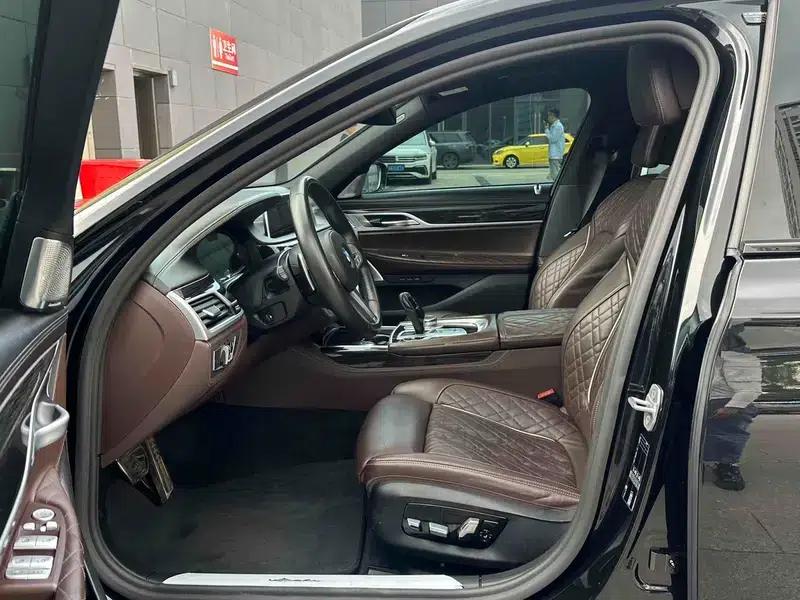 2019 BMW 7 Series 740Li Leading Edition M Sport Package — миниатюра 10