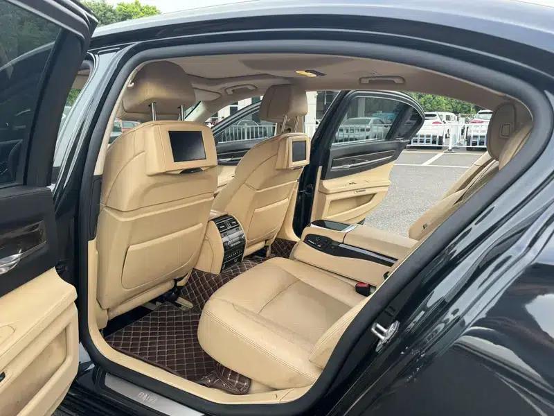 2011 BMW 7 Series 730Li Elegant Edition — миниатюра 9