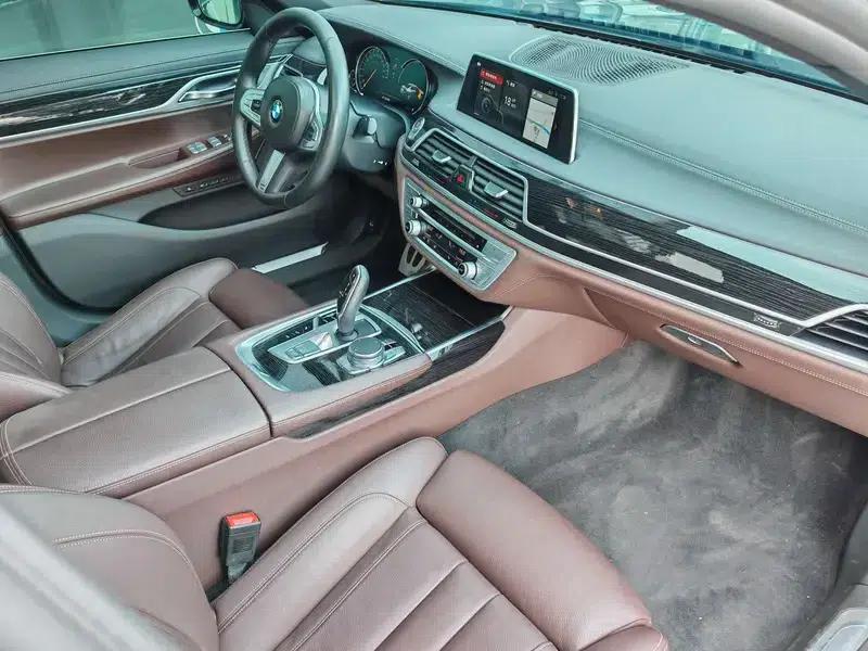 2018 BMW 7 Series 730Li Leading Edition M Sport Package — миниатюра 12