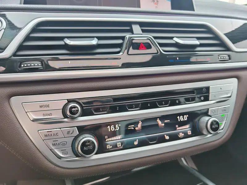 2018 BMW 7 Series 730Li Leading Edition M Sport Package — миниатюра 13