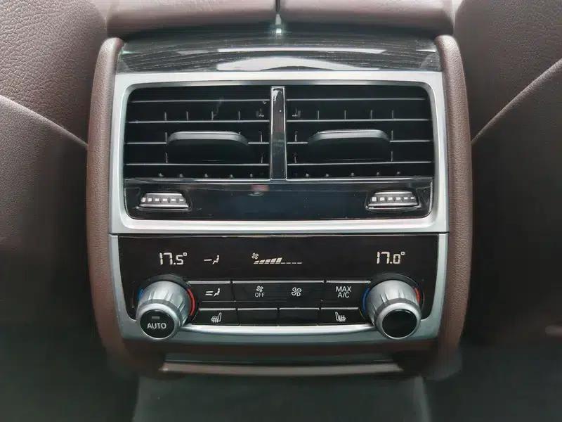 2018 BMW 7 Series 730Li Leading Edition M Sport Package — миниатюра 14