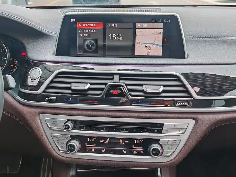 2018 BMW 7 Series 730Li Leading Edition M Sport Package — миниатюра 18